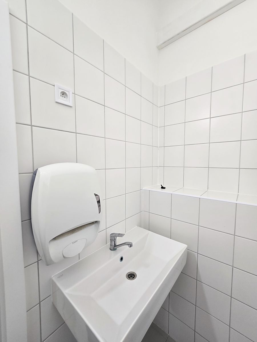 Pronájem kanceláře 94 m² – fotografie 5
