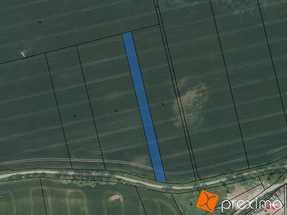 Prodej podílu 1/3 pole 882 m²