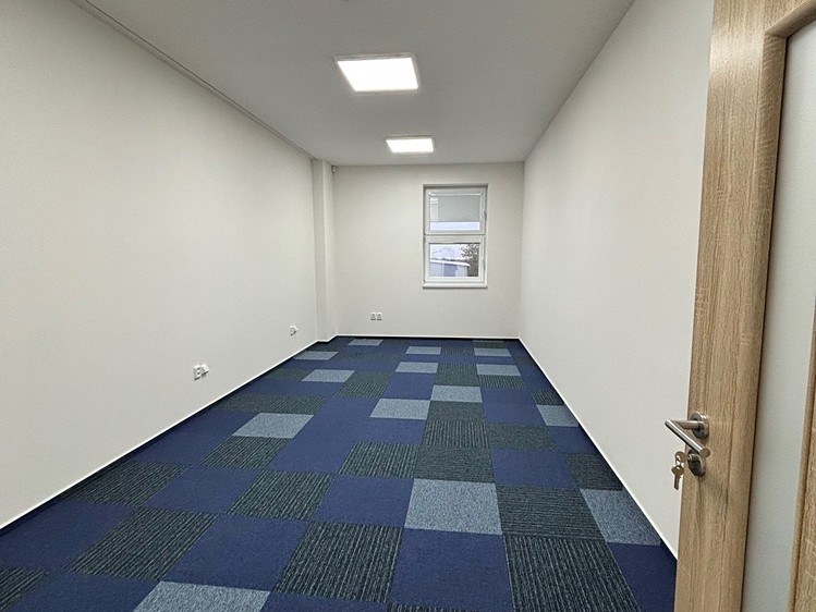 Pronájem komerčního prostoru, 402 m² (6 z 16)