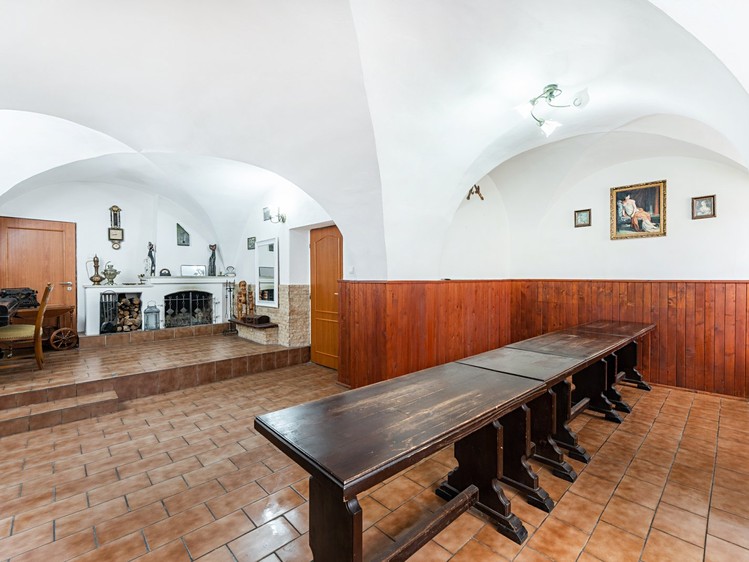 Prodej komerčního prostoru, 425 m² (3 z 18)