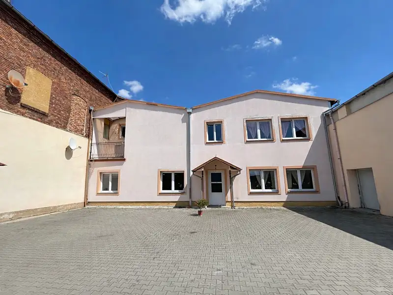 Pronájem rodinného domu 450 m², pozemek 1 m², Cheb – náhled fotky 2