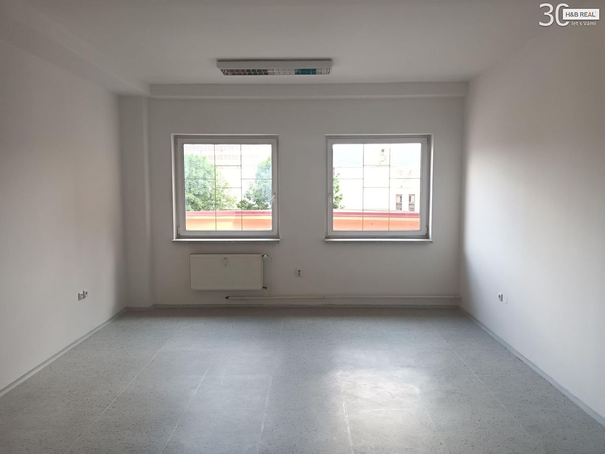 Pronájem kanceláře 32 m² – fotografie 3