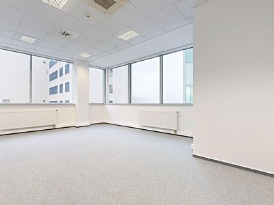 Pronájem kanceláře 338 m²