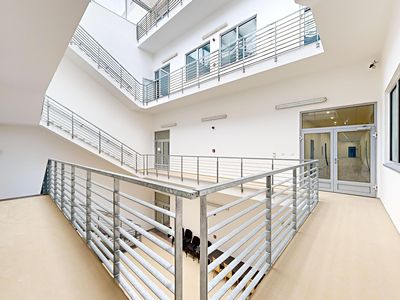 Pronájem kanceláře 1700 m²
