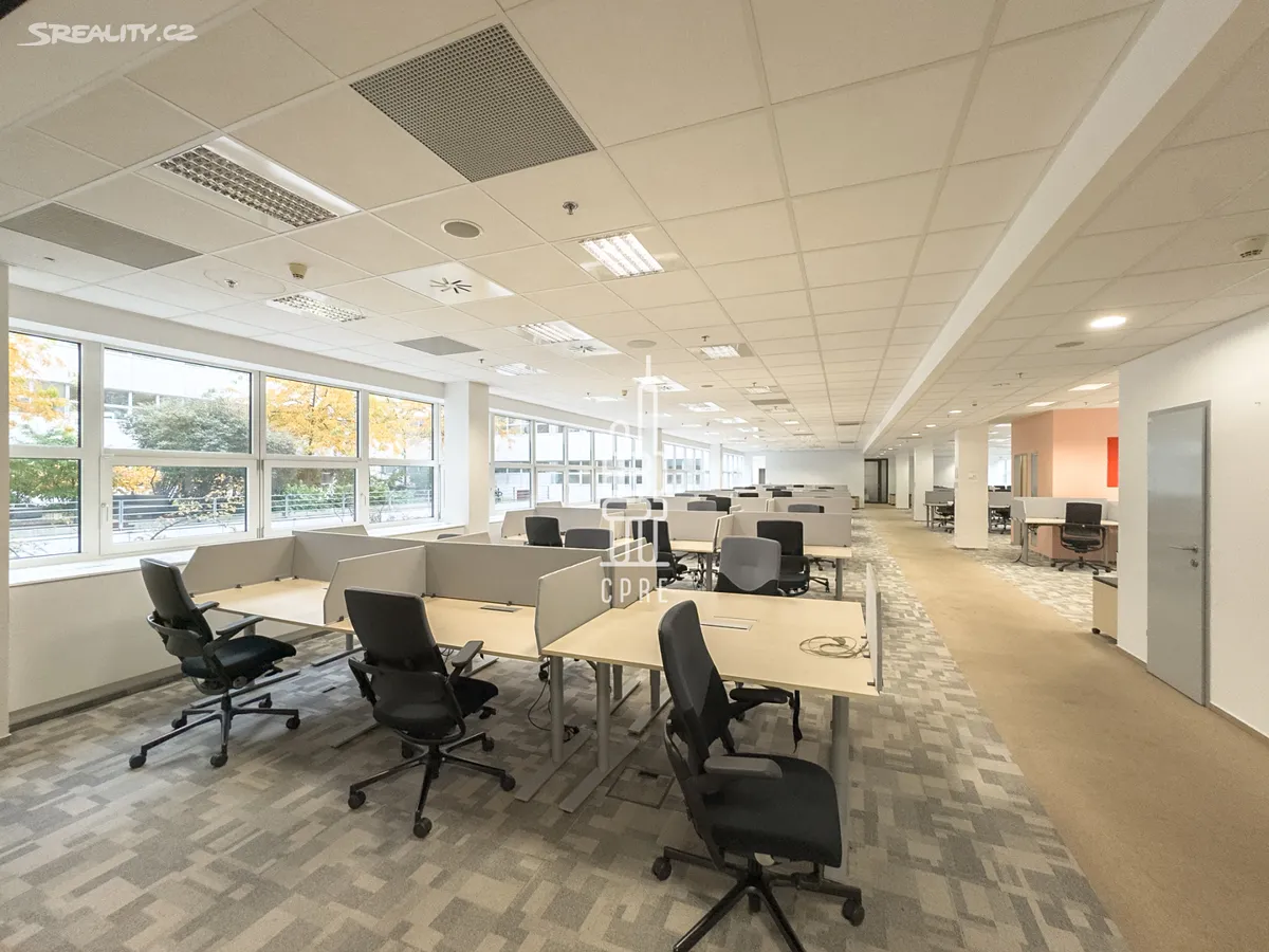 Pronájem kanceláře 494 m² – pohled 2