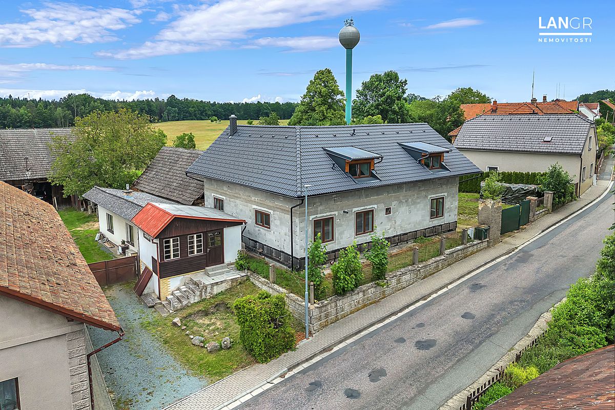 Prodej rodinného domu 188 m², pozemek 3237 m²