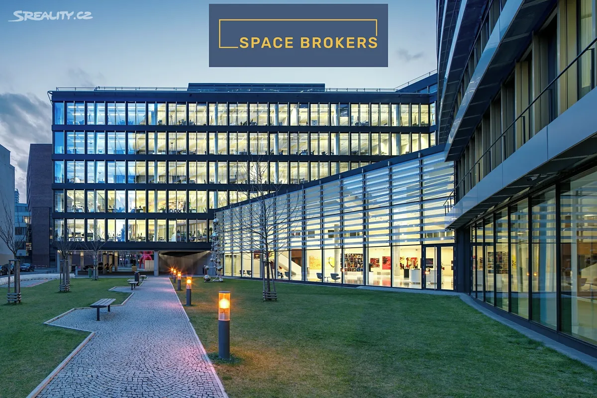 Pronájem kanceláře 825 m², Praha