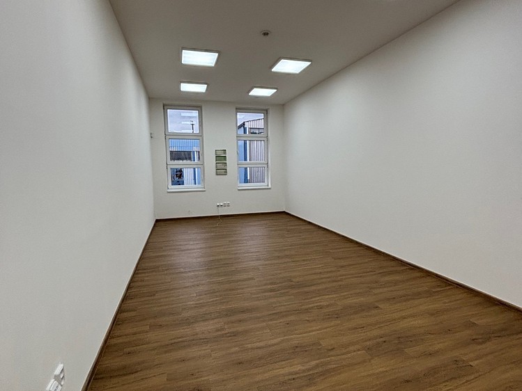 Pronájem komerčního prostoru, 402 m² (3 z 16)