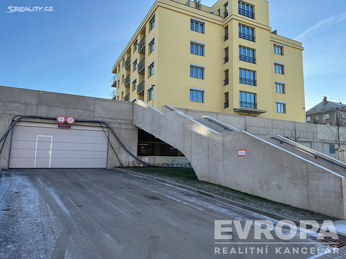 Pronájem garáže 16 m², Liberec