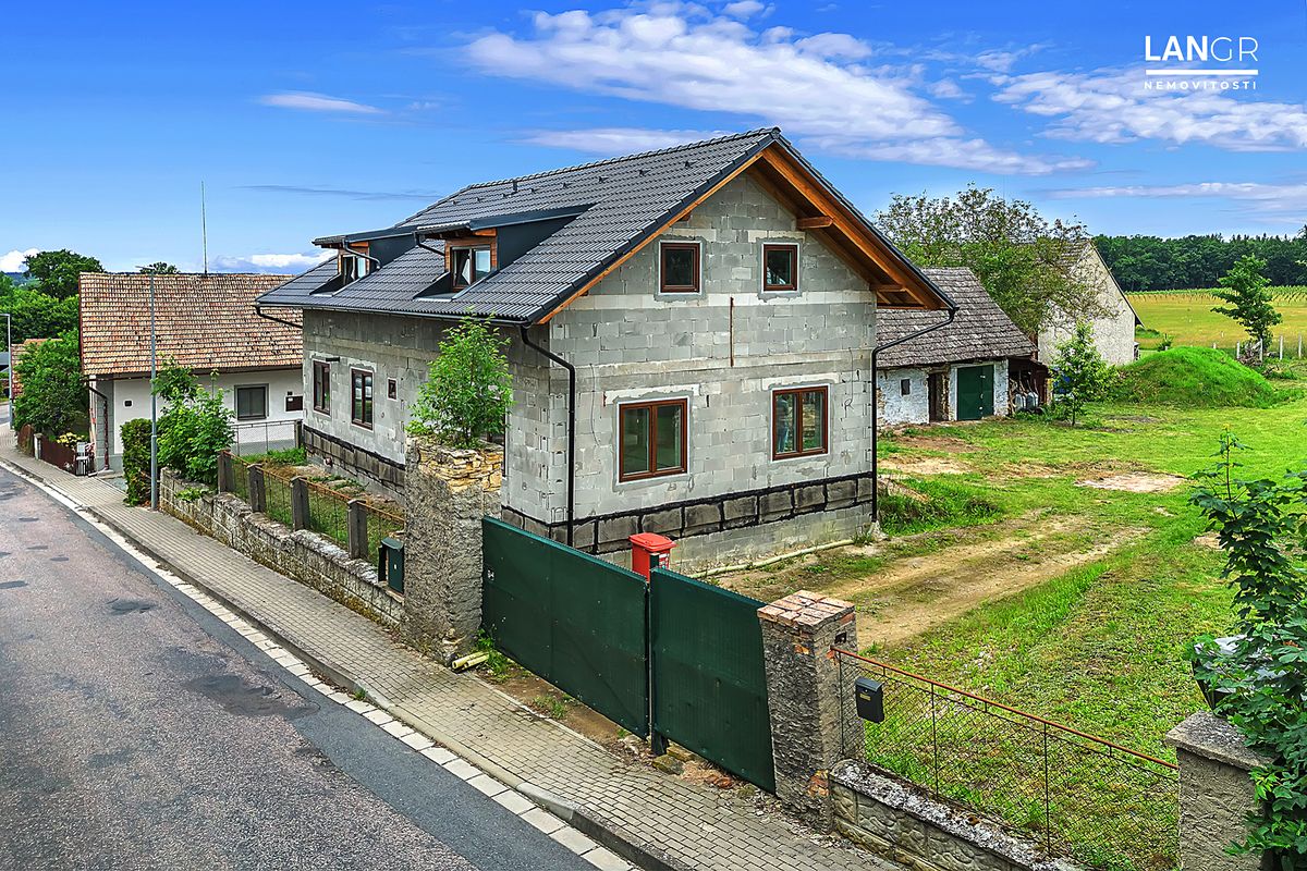 Prodej rodinného domu 188 m², pozemek 3237 m² – fotografie 2