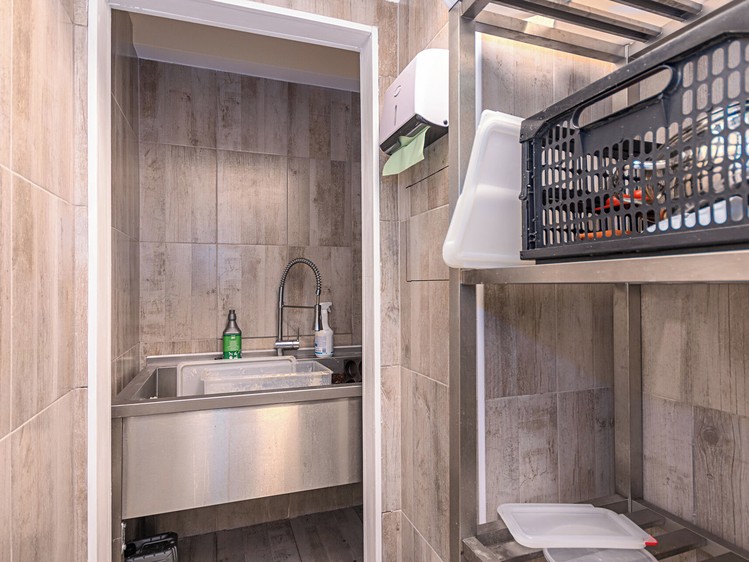 Prodej komerčního prostoru, 68 m² (13 z 16)