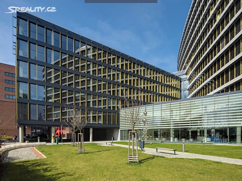 Pronájem kanceláře 1 250 m², Praha