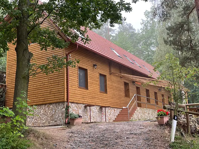 Prodej ubytovacího zařízení 350 m², Jesenice – náhled fotky 1