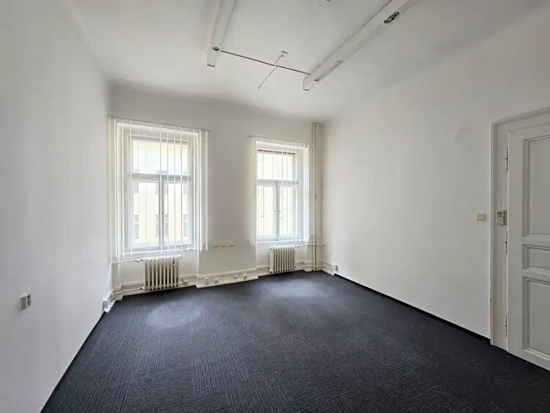 Pronájem kanceláře 94 m², Praha – náhled fotky 1