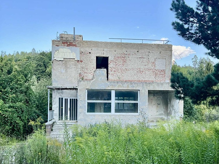 Haus zum Kauf, 650 m² (1 von 18)