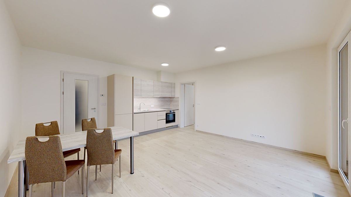 Pronájem bytu 2+kk 55 m² – fotografie 3