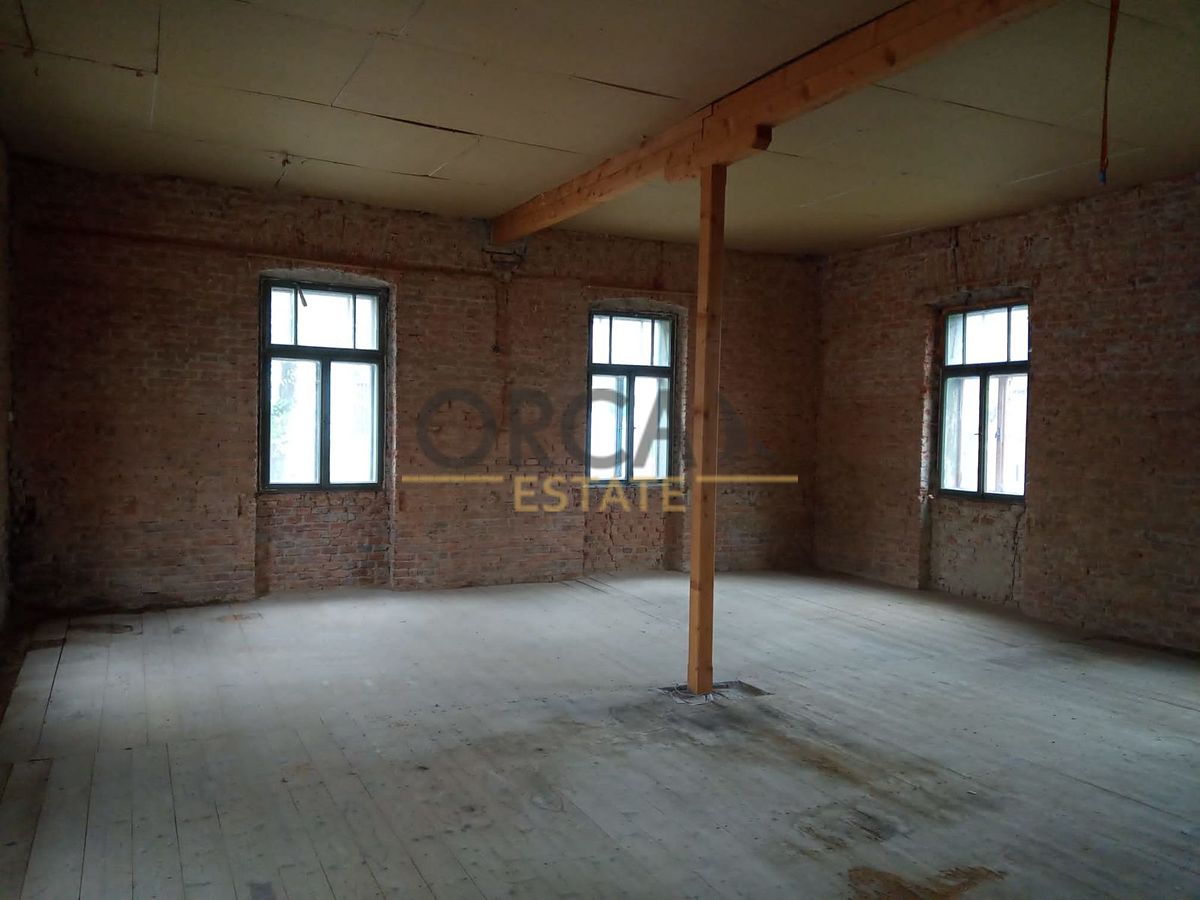 Prodej rodinného domu 340 m², pozemek 181 m² – fotografie 2