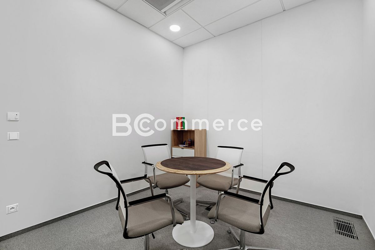 Pronájem kanceláře 148 m² – fotografie 4
