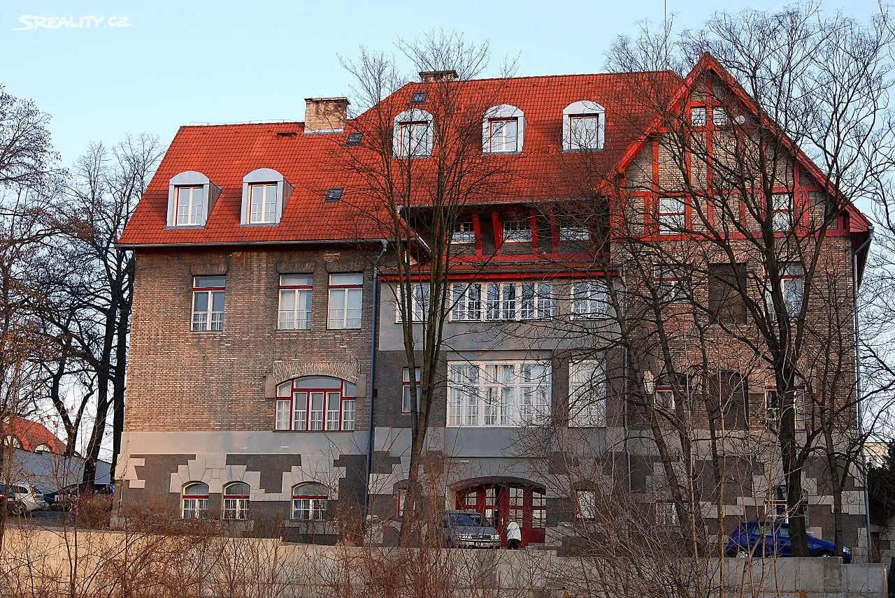 Pronájem kanceláře 295 m²