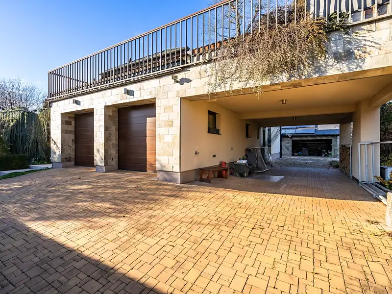 Prodej rodinného domu 700 m², pozemek 1893 m², Roztoky – náhled fotky 2