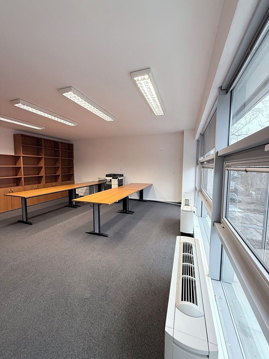 Pronájem kanceláře 38 m² – fotografie 3