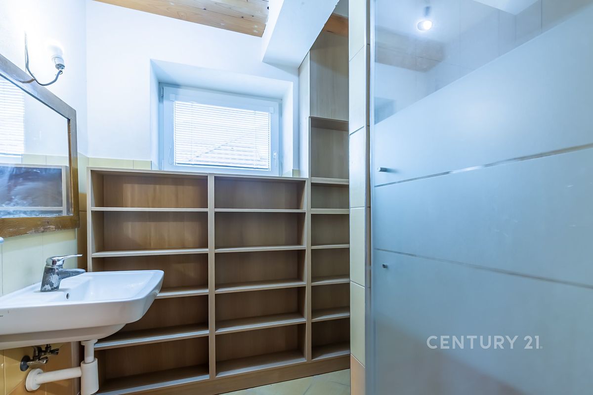 Prodej vícegeneračního domu 393 m², pozemek 881 m² – fotografie 4