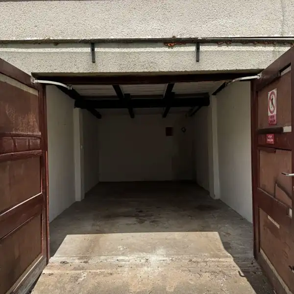 Prodej garáže 24 m², Broumov – náhled fotky 1