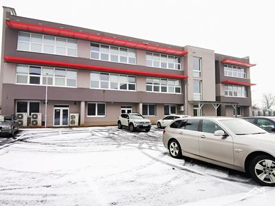 Pronájem kanceláře 320 m²