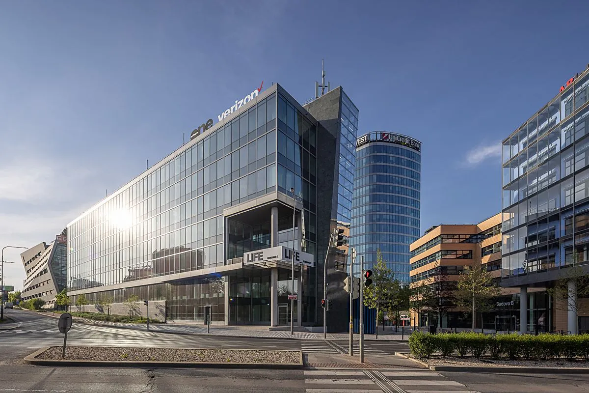 Pronájem kanceláře 348 m²