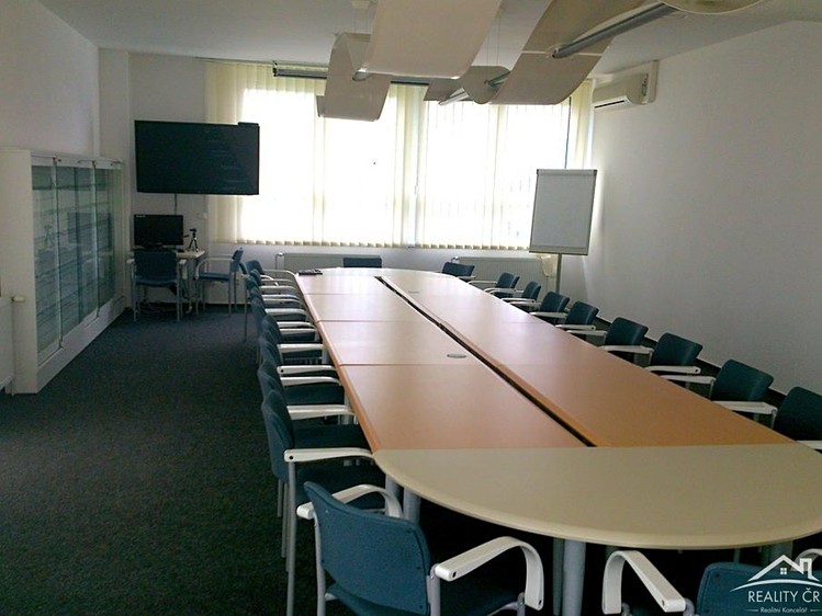Pronájem komerčního prostoru, 907 m² (18 z 22)