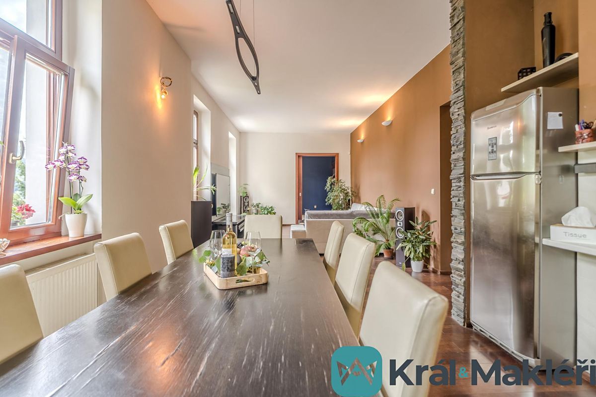 Prodej vily 242 m², pozemek 1167 m² – fotografie 5