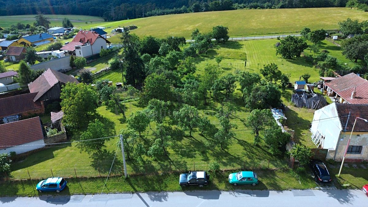 Prodej stavebního pozemku 490 m² – fotografie 3