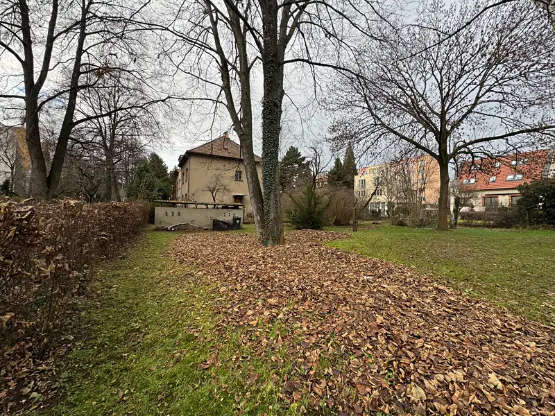 Prodej stavebního pozemku 591 m², Praha – náhled fotky 1