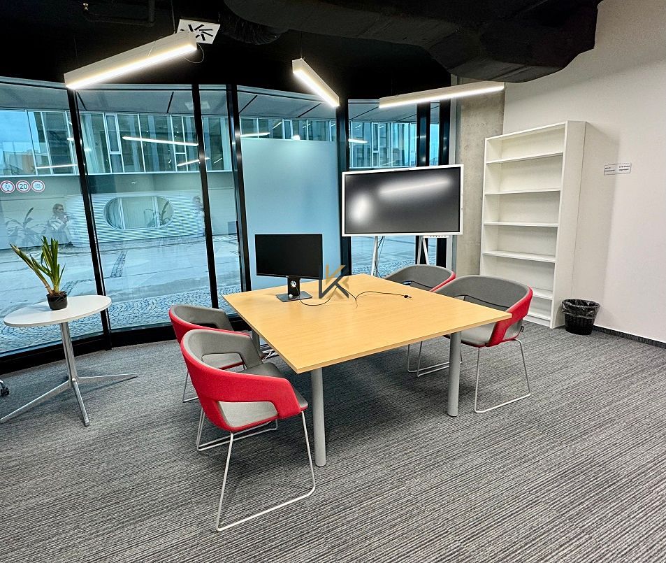 Pronájem obchodního prostoru 194 m²
