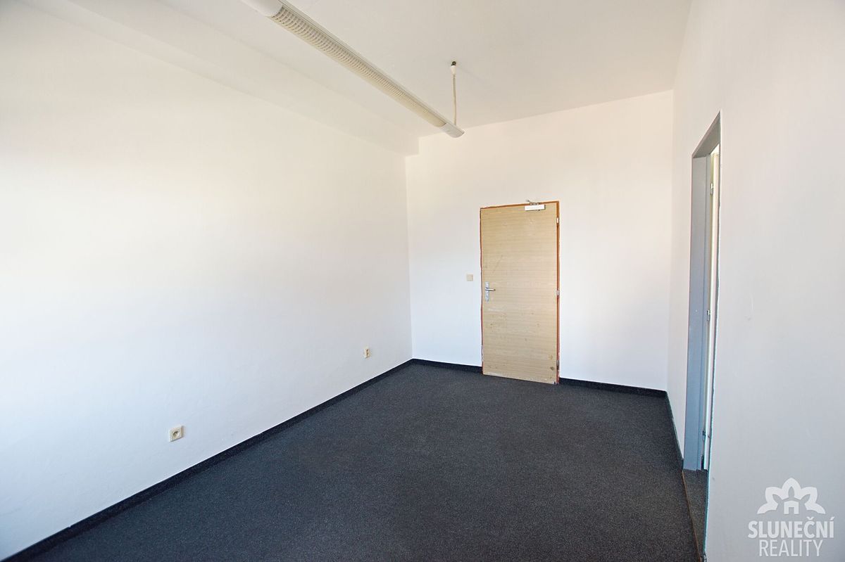 Pronájem kanceláře 23 m² – fotografie 3