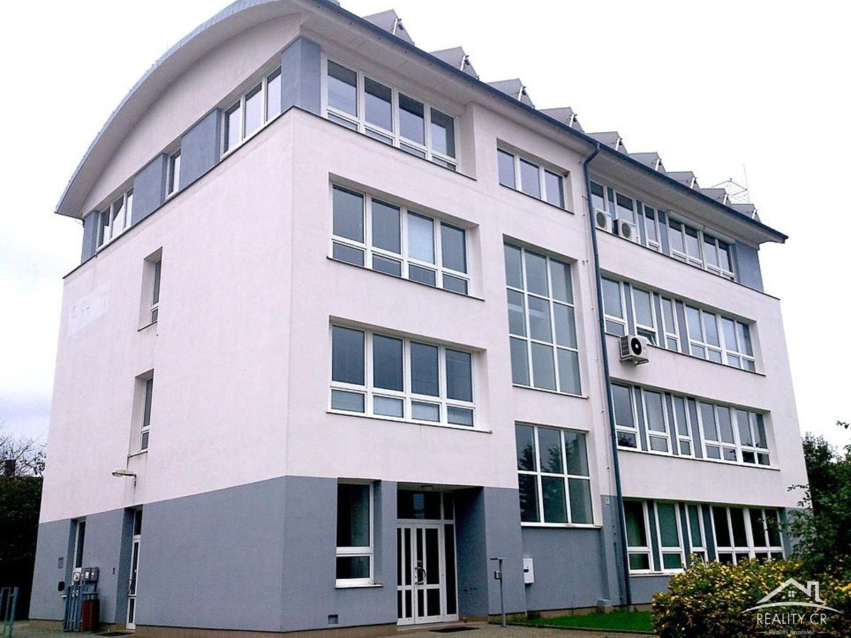Pronájem kanceláře 907 m² – fotografie 2