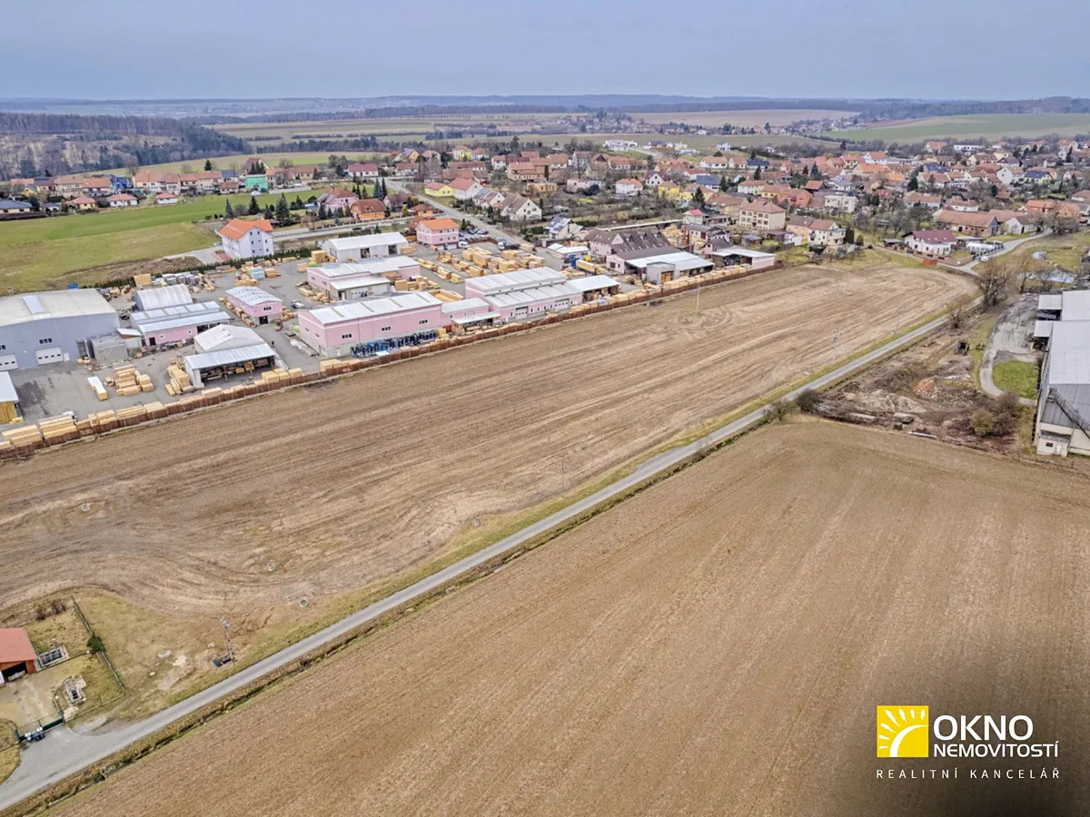 Prodej komerčního pozemku 700 m²