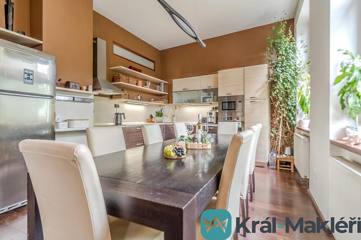 Prodej vily 242 m², pozemek 1167 m² – fotografie 4