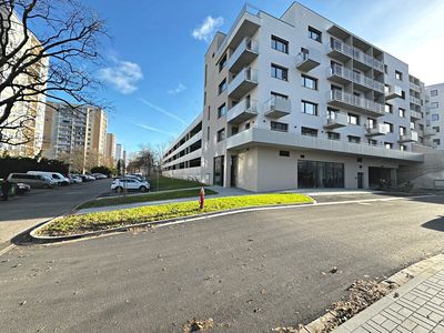 Pronájem garážového stání 16 m²