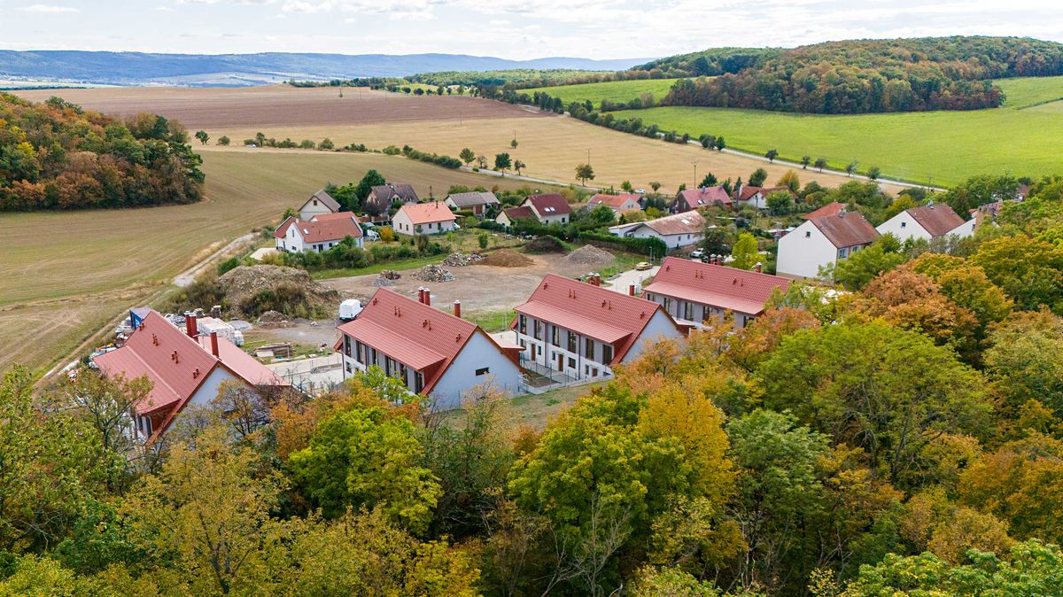 Prodej rodinného domu 106 m², pozemek 1000 m², Mořina – fotka 1 z 3