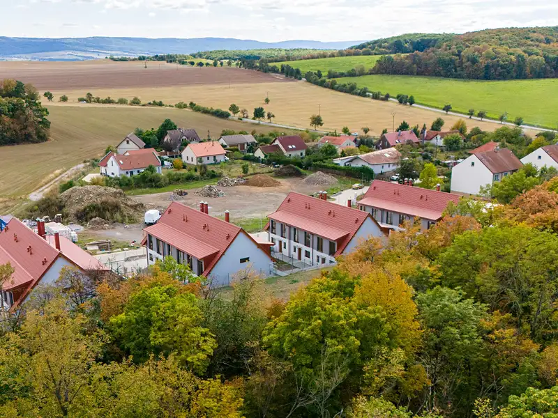 Prodej rodinného domu 106 m², pozemek 1000 m², Mořina – náhled fotky 1