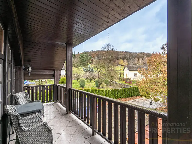 Prodej rodinného domu 300 m², pozemek 1105 m², Nosálov – náhled fotky 1