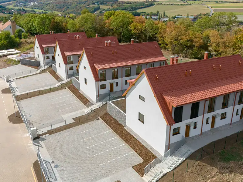 Prodej rodinného domu 106 m², pozemek 1000 m², Mořina – náhled fotky 2
