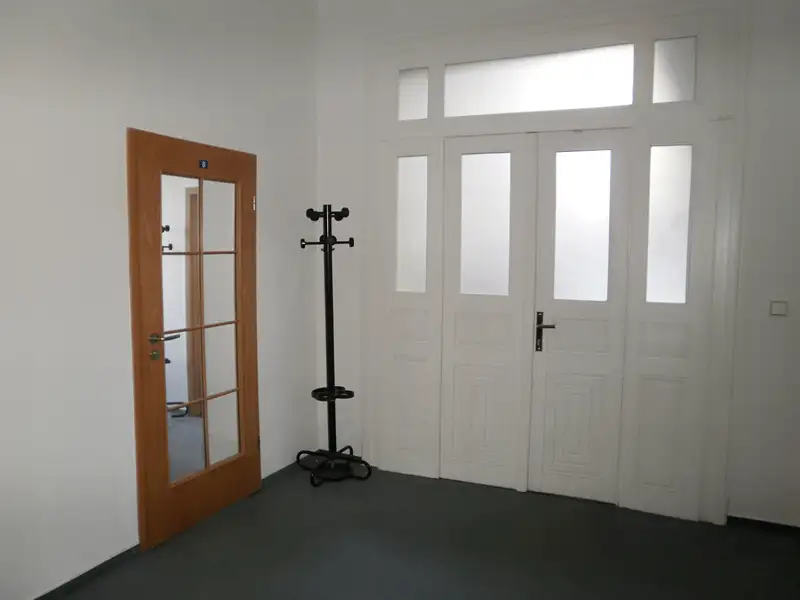 Pronájem kanceláře 295 m², Kladno – náhled fotky 2