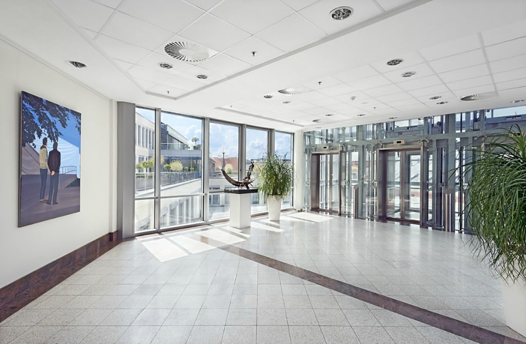 Pronájem kanceláře 1700 m² – fotografie 3