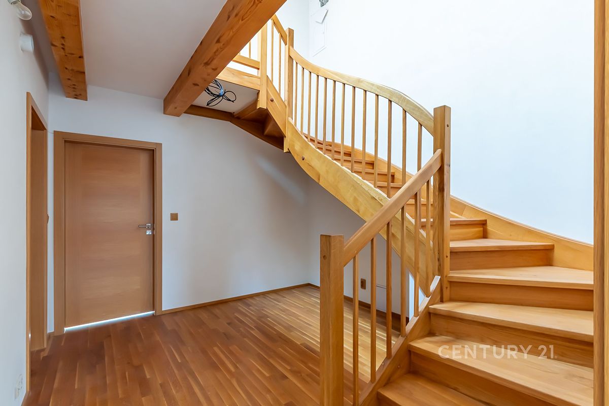 Prodej vícegeneračního domu 393 m², pozemek 881 m² – fotografie 5