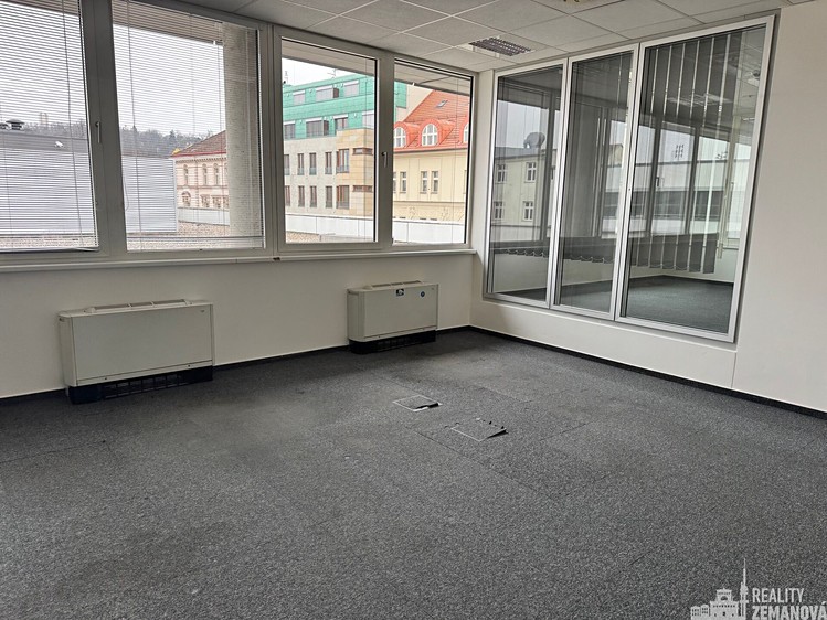 Комерційне приміщення в оренду, 1 006 м² (18 з 22)