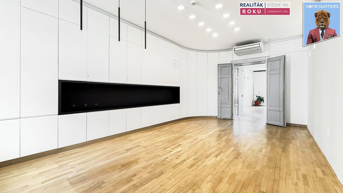 Pronájem kanceláře 382 m²