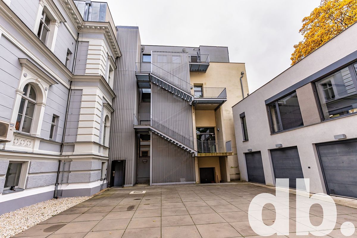 Pronájem kanceláře 260 m² – fotografie 3