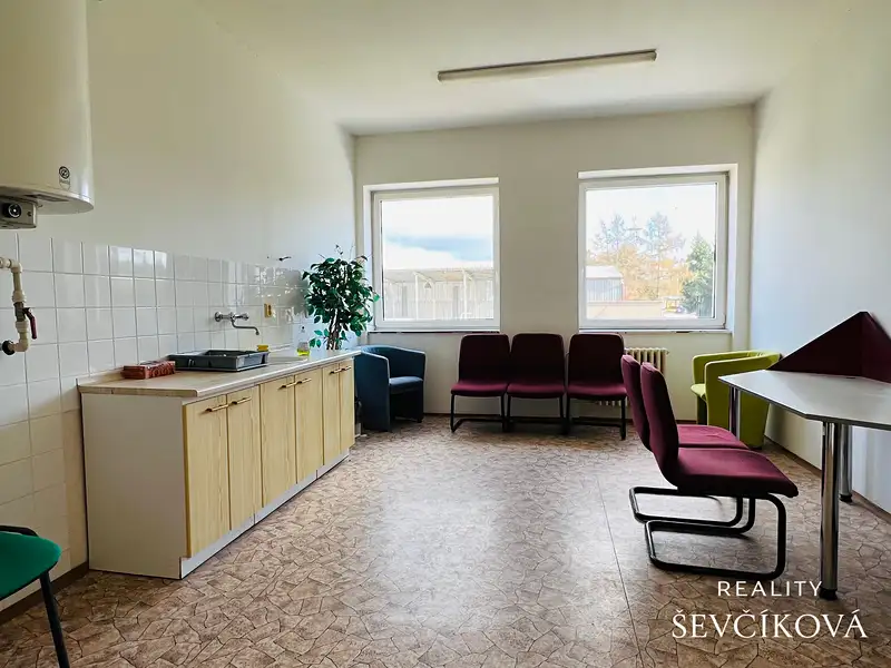 Pronájem kanceláře 33 m², Hradec Králové – náhled fotky 2